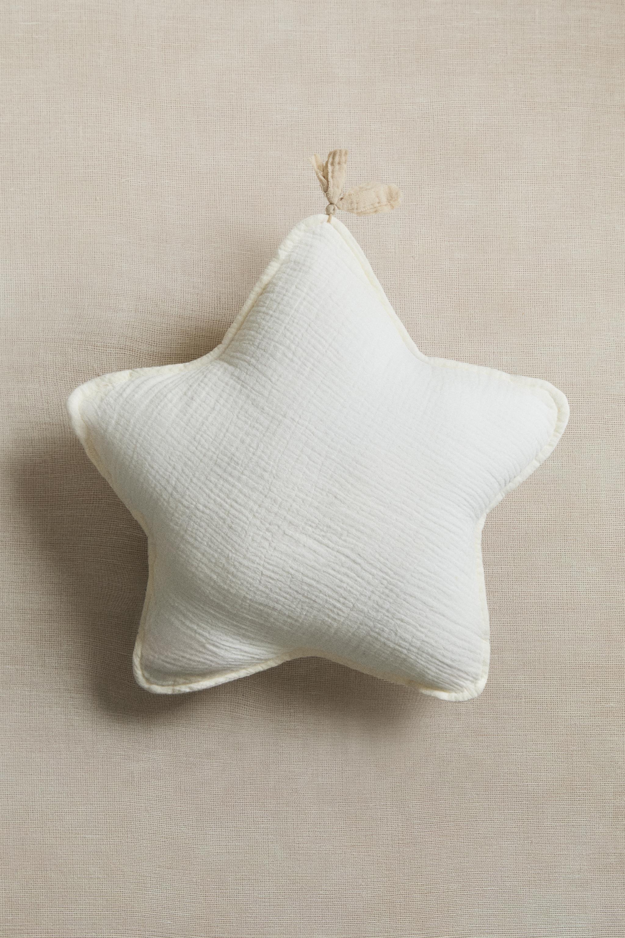 CHILDREN'S MUSLIN STAR THROW PILLOW